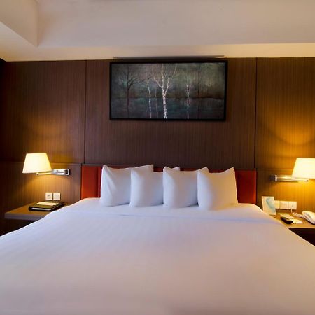 Soll Marina Hotel Serpong Exterior foto