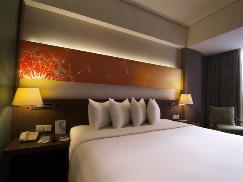 Soll Marina Hotel Serpong Exterior foto